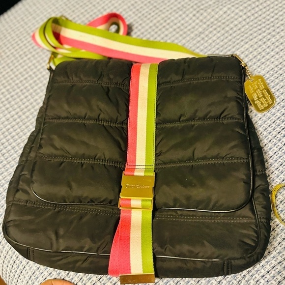 Juicy Couture Handbags - XL💕Y2K JUICY COUTURE💕MESSENGER BAG TRAVEL BAG LAPTOP BAG WEEKENDER VINTAGE BAG